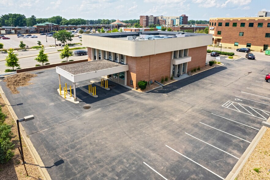 More Photos Of 500 W 98th St, Bloomington Bank For Lease