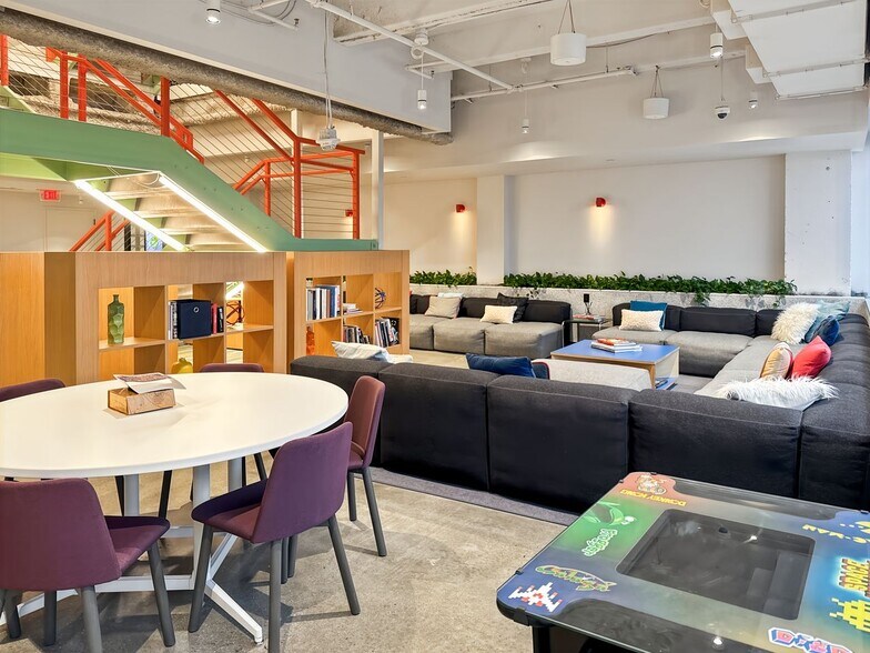 More Photos Of 128 S Tryon St, Charlotte Coworking Space