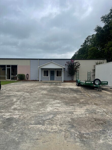 More Photos Of 455 E Highway 324, Rock Hill Showroom For Lease