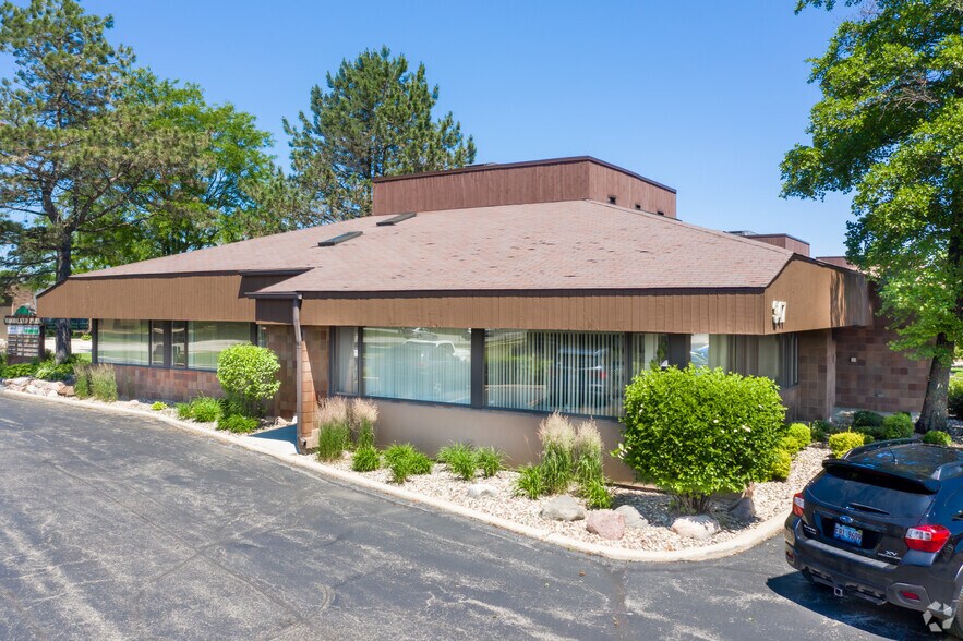 More Photos Of 16W343 83rd St, Burr Ridge Unknown For Lease