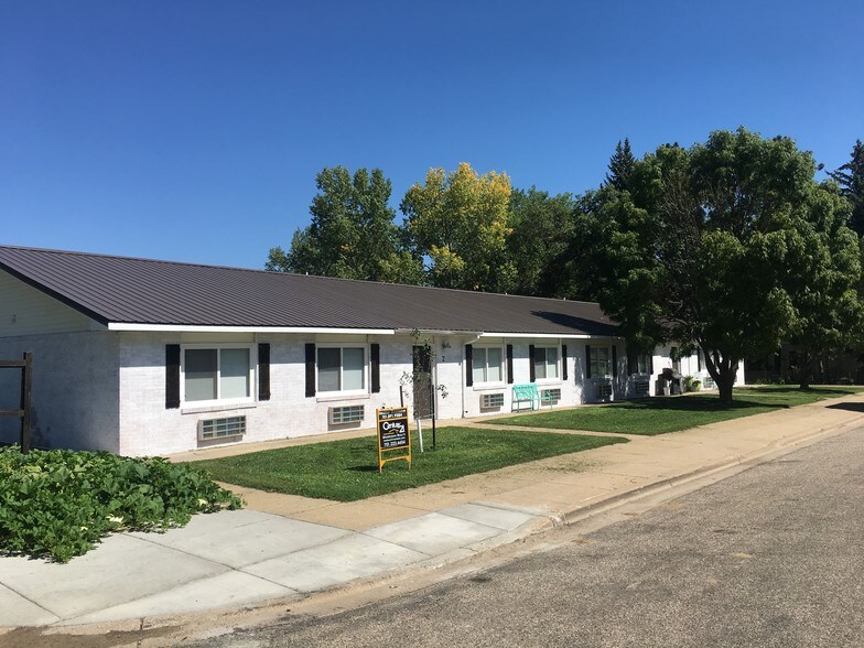 More Photos Of 211 1st St Ne, Halliday Hotel For Sale