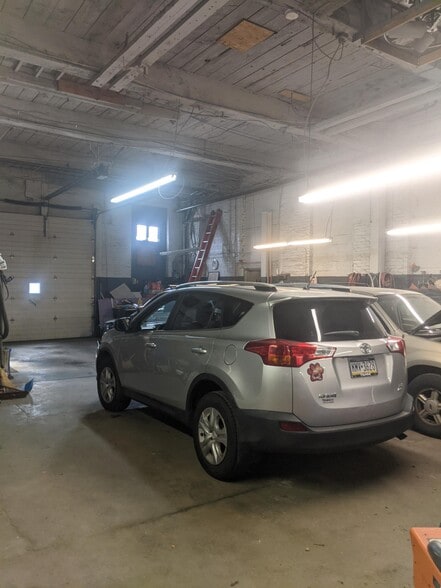 More Photos Of 1619 McKean St, Philadelphia Auto Repair For Sale