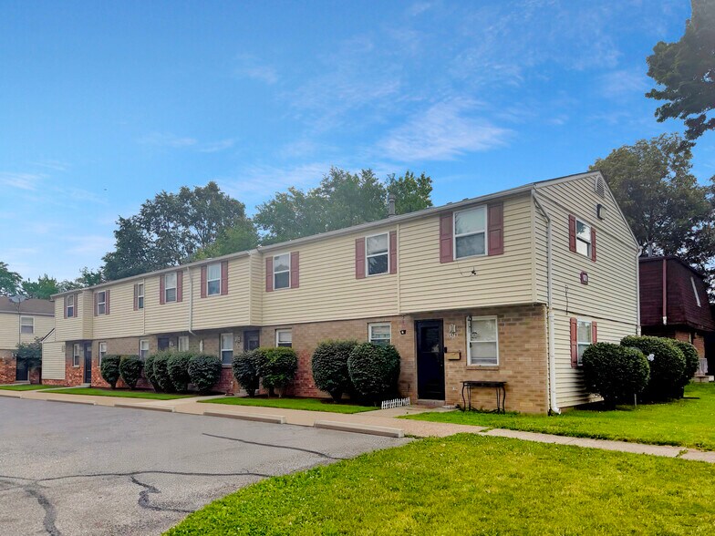 Primary Photo Of 1643 E 30th St, Lorain Apartments For Sale