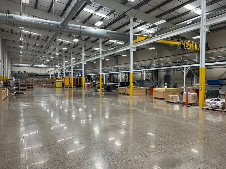 More Photos Of 230 E Davidson Ave, Cottage Grove Manufacturing For Lease