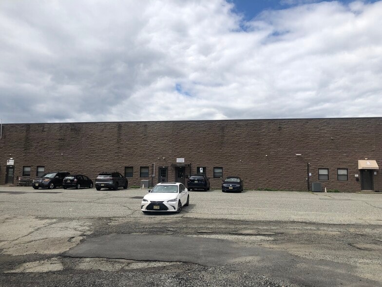 More Photos Of 23 Commerce Rd, Fairfield Warehouse For Lease