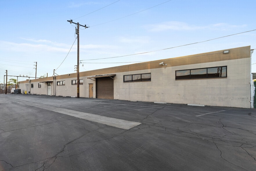 More Photos Of 575-577 E Edna Pl, Covina Warehouse For Lease