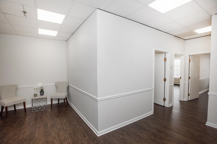 More Photos Of 59-67 Elm St, New Canaan Storefront For Lease