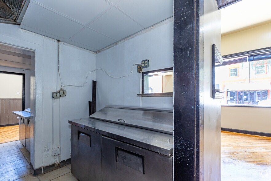 More Photos Of 300-304 N Robinson St, Richmond Freestanding For Sale