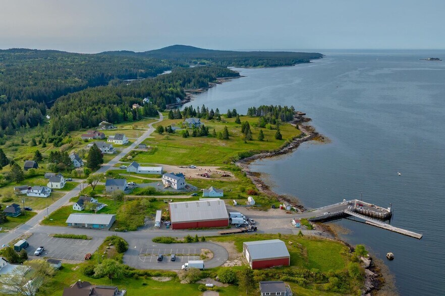 More Photos Of 88 Sargent St, Winter Harbor Freestanding For Sale