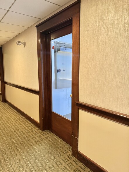 More Photos Of 388-390 Commonwealth ave, Boston Office For Lease