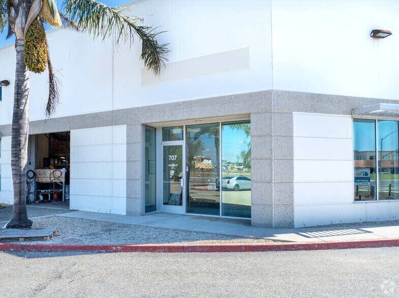 More Photos Of 707-709 E Hueneme Rd, Oxnard Warehouse For Sale