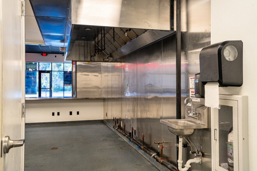 More Photos Of 6151 Trace Parkway Dr, Edwardsville Storefront For Lease