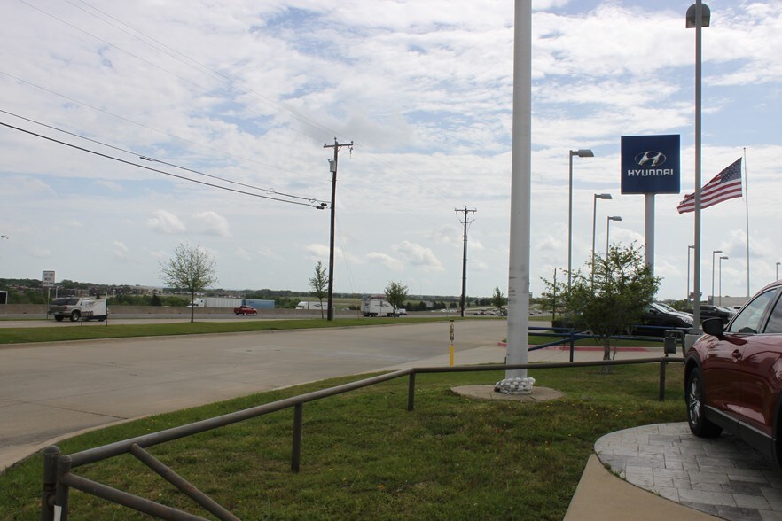 More Photos Of 39490 Lyndon B Johnson Fwy, Dallas Auto Dealership For Lease
