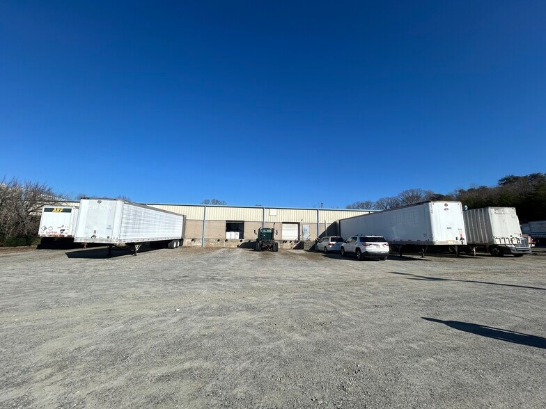 More Photos Of 2425 Cragmore Rd, Winston-Salem Warehouse For Lease