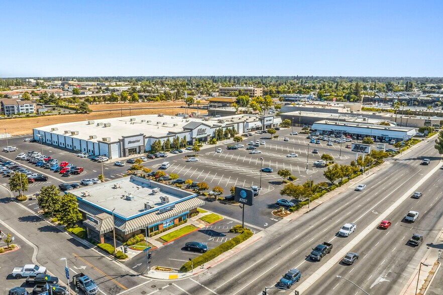 More Photos Of 5130 N Blackstone Ave, Fresno Unknown For Lease