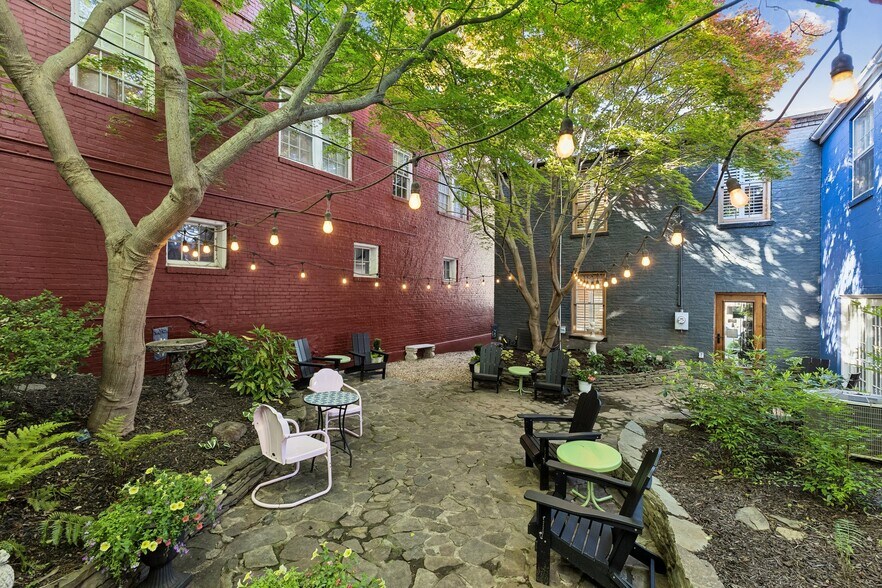 More Photos Of 63 Main St, Warrenton Office For Sale