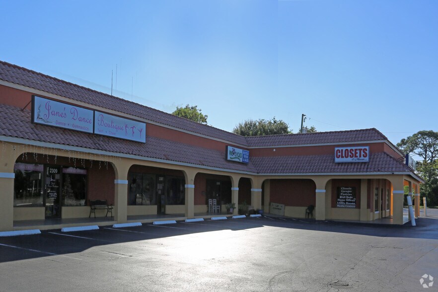 More Photos Of 2301-2331 NW Federal Hwy, Stuart Storefront Retail Office For Lease