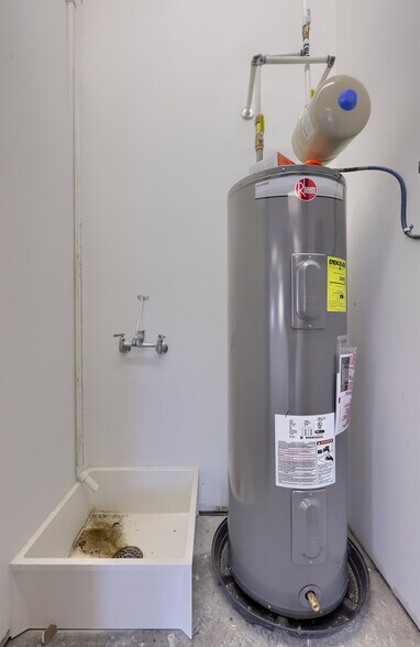 More Photos Of 84 Doe Run Rd, Manheim Medical For Lease