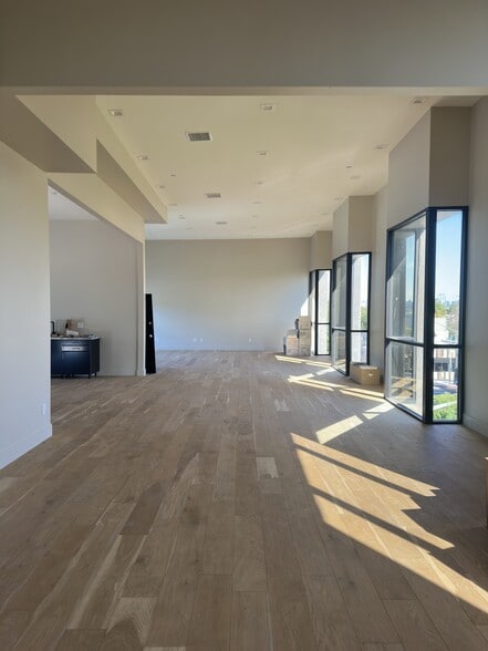 More Photos Of 8235 Santa Monica Blvd, West Hollywood Loft Creative Space For Lease
