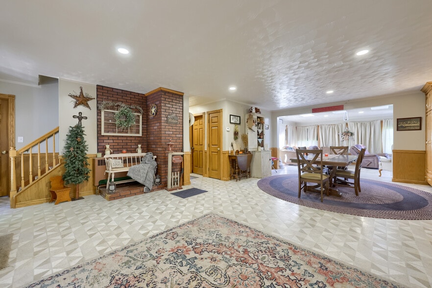 More Photos Of 197 Pencroft Dr N, Holtwood Industrial For Sale