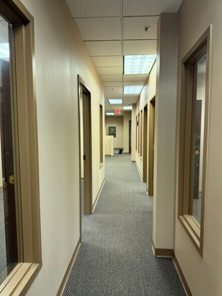 More Photos Of 714 Spirit 40 Park Dr, Chesterfield Office For Sale