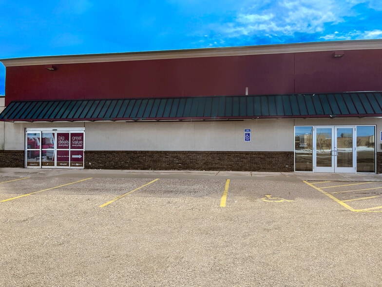 More Photos Of 310 34th Ave W, Alexandria Freestanding For Sale