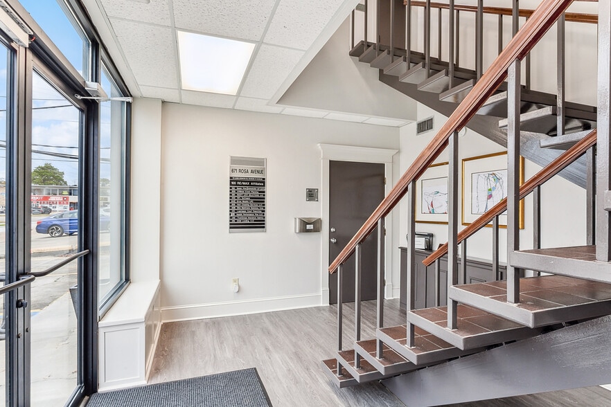 More Photos Of 671 Rosa Ave, Metairie Office For Lease