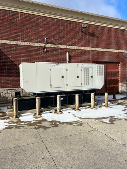 More Photos Of 8139 E 7 Mile Rd, Detroit General Retail For Lease