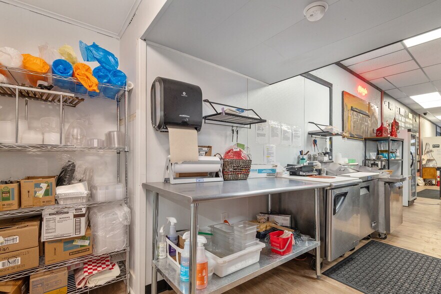 More Photos Of 140 Clinton St, Schenectady Storefront Retail Residential For Lease