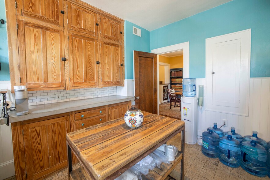 More Photos Of 555 5th Ave N, Saint Petersburg Office Residential For Lease