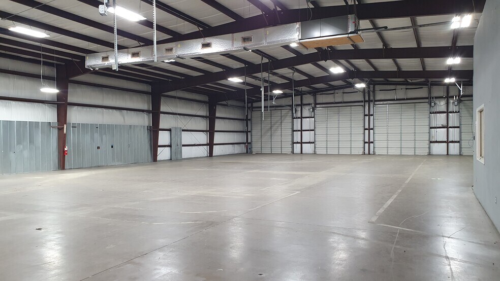 More Photos Of 7511 Oak Bluff Dr, Magnolia Warehouse For Sale