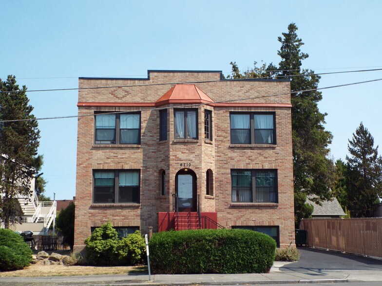 Primary Photo Of 6710 Greenwood Ave N, Seattle Apartments For Sale