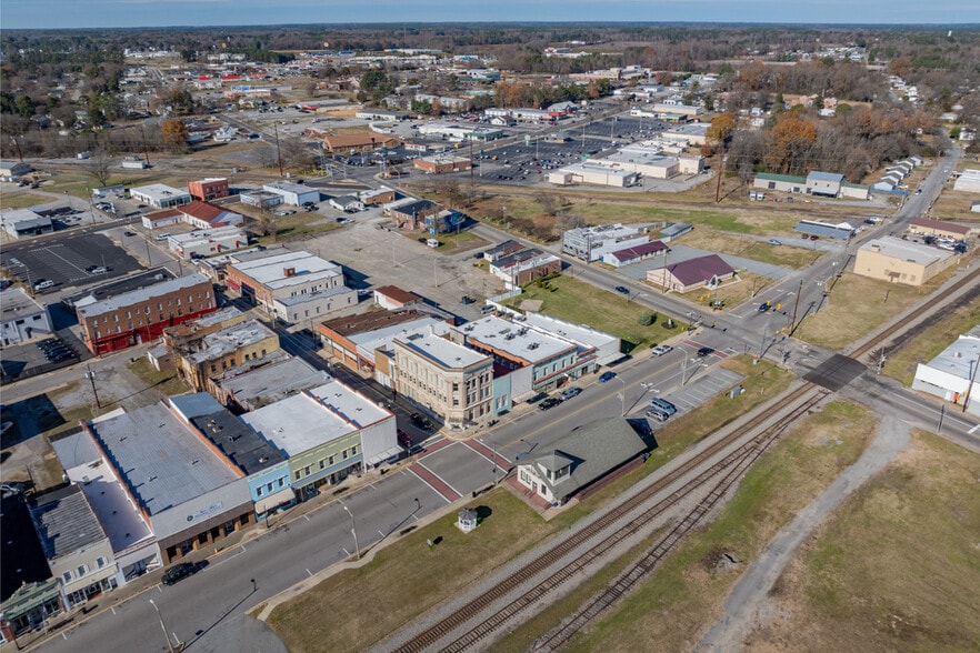 More Photos Of 401 Halifax St, Emporia Office For Sale
