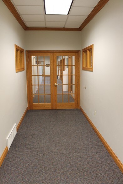 More Photos Of 2848 Memorial Dr, Two Rivers Medical For Lease