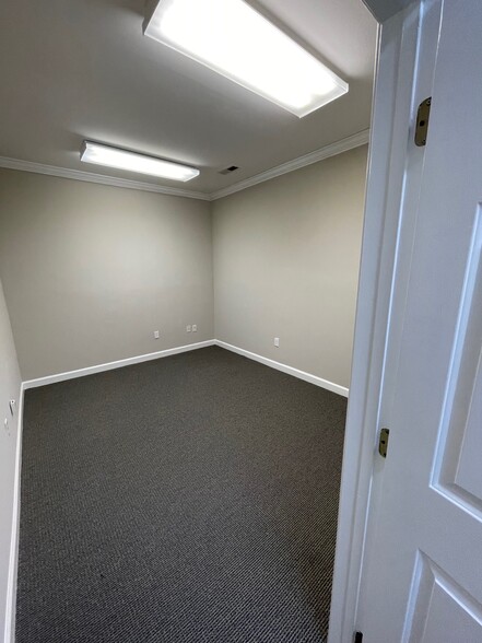 More Photos Of 8378 Six Forks Rd, Raleigh Office For Lease