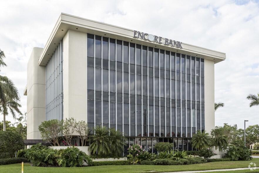 More Photos Of 3003 Tamiami Trl N, Naples Office For Lease