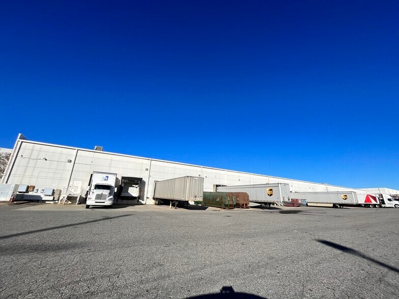 More Photos Of 10700 World Trade Blvd, Raleigh Warehouse For Lease