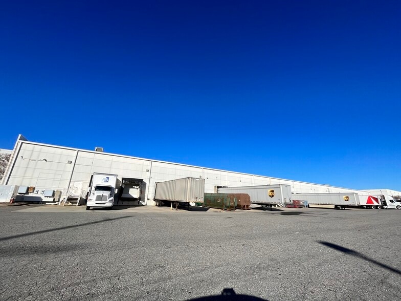 More Photos Of 10700 World Trade Blvd, Raleigh Warehouse For Lease