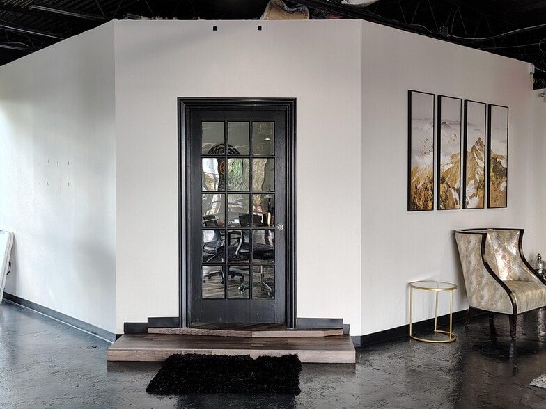 More Photos Of 802 Crosstimbers, Houston General Retail For Sale