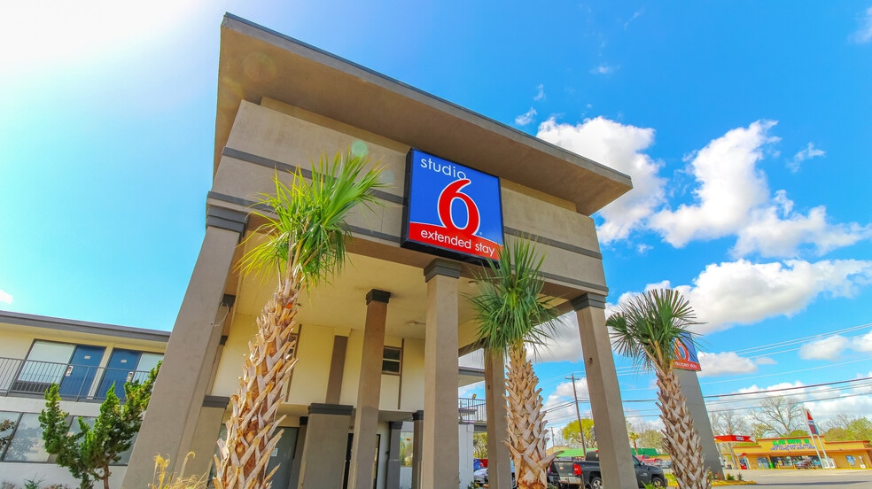 More Photos Of 110 E Highway 6, Alvin Hotel For Sale