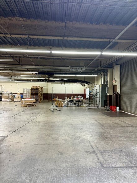 More Photos Of 3940 Pixie Ave, Lakewood Warehouse For Lease