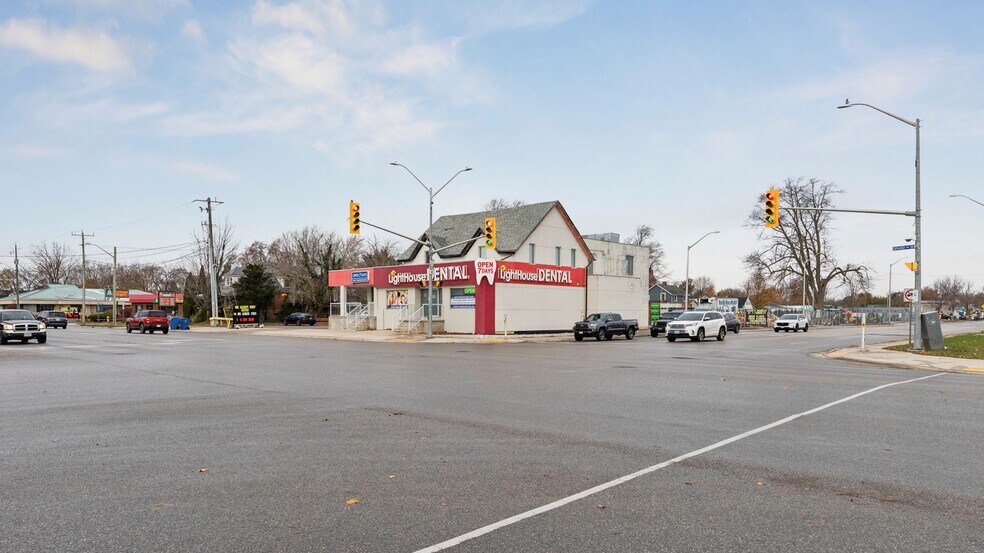 More Photos Of 185 Grand Av W, Chatham Medical For Sale