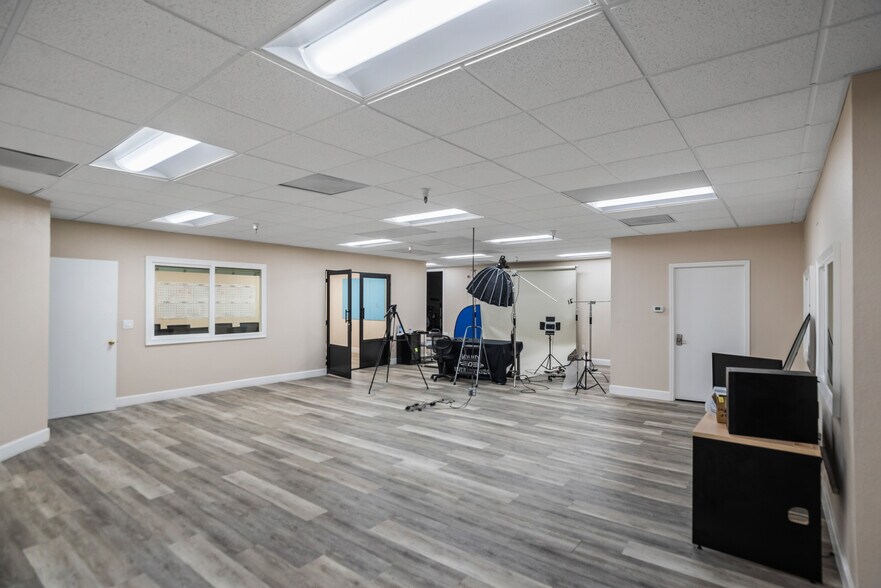 More Photos Of 894 Faulstich Ct, San Jose Warehouse For Sale