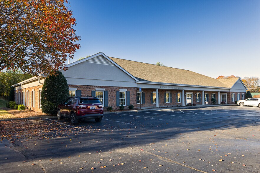 Primary Photo Of 801-C Sunset Dr, Johnson City Office Residential For Lease
