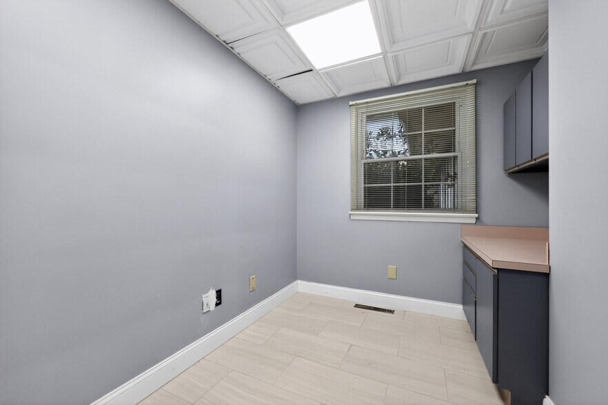 More Photos Of 1701 Wynwood Dr, Cinnaminson Medical For Sale