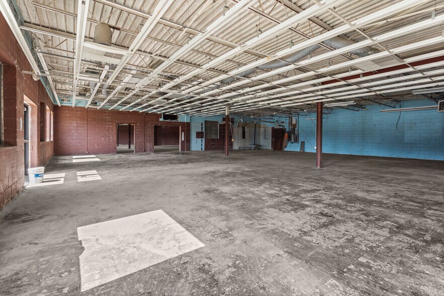 More Photos Of 34001 Groesbeck Hwy, Clinton Township Freestanding For Sale