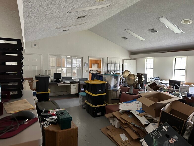 More Photos Of 1505 E Henderson St, Cleburne Office For Sale