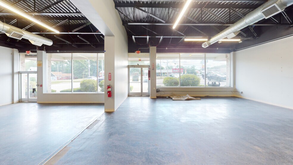 More Photos Of 18 Plaistow Rd, Plaistow Unknown For Lease
