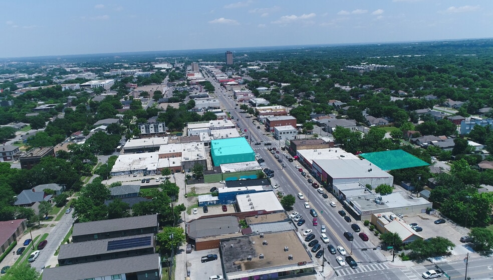 More Photos Of 901 W Jefferson Blvd, Dallas Storefront For Lease