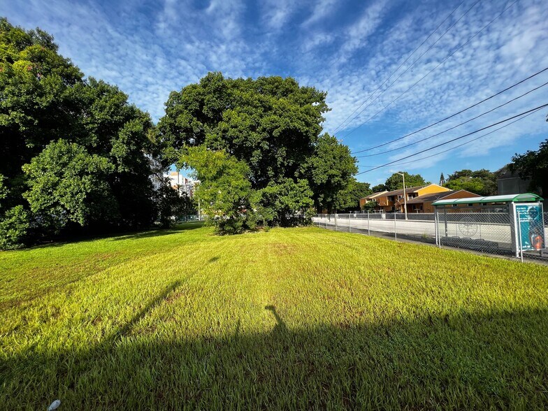 More Photos Of 400-436 NW 5th St, Miami Land For Lease